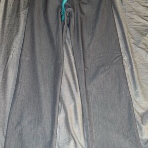 Figs Women's Graphite Livingston™ - Basic Scrub Pants size small- S / Graphite